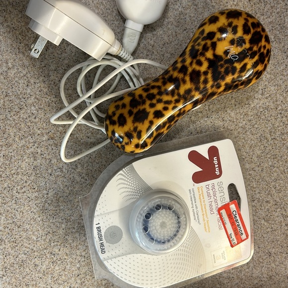 Leopard Clarisonic Mia with NIP brush head - Picture 4 of 4